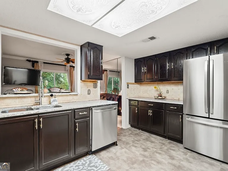 81 Hampshire Ct — Photo 8
