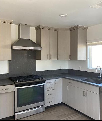 2nd image of 22733 Oxnard St #2