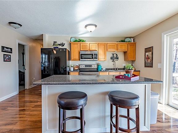 5th image of 2 Hadleigh Ln