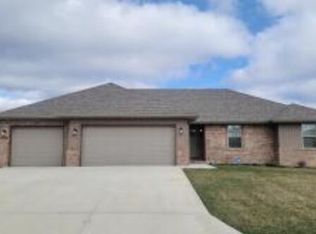 1348 S Strasbourg Ave, Springfield, MO 65802