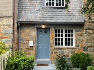 703 Chetworth Pl, Alexandria, VA 22314