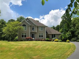 3559 Youngwood Dr, New Castle, PA 16101