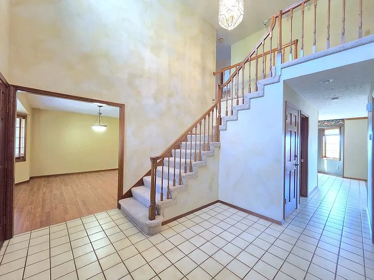 7706 E Woodview Dr — Photo 5