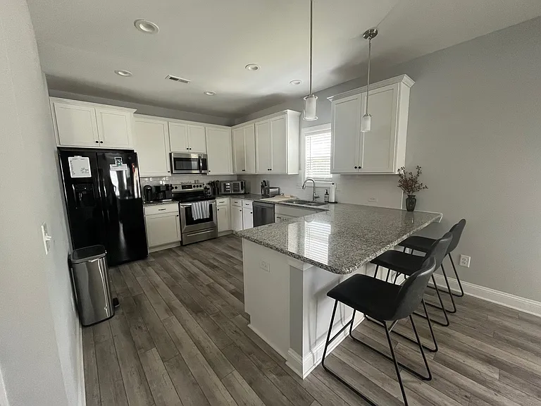 152 Hanover Ct — Photo 11
