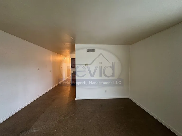 2412 Charjean — Photo 3