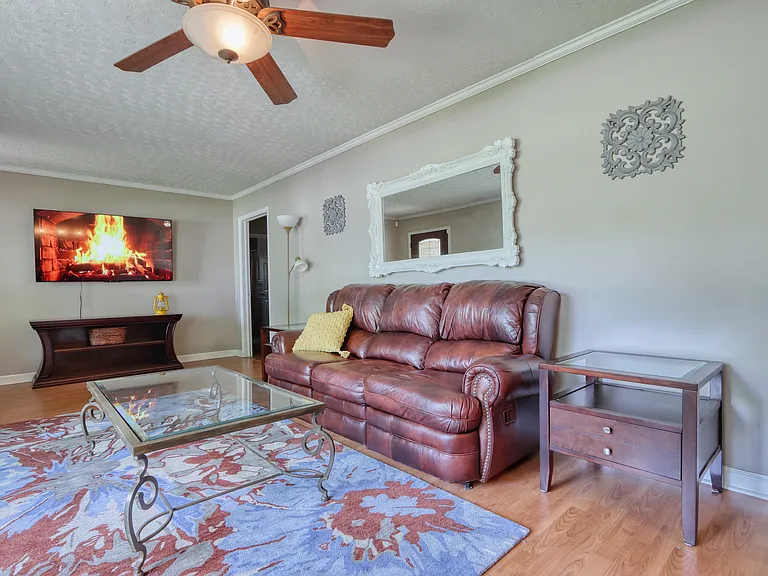 933 Gabriel Rd — Photo 11
