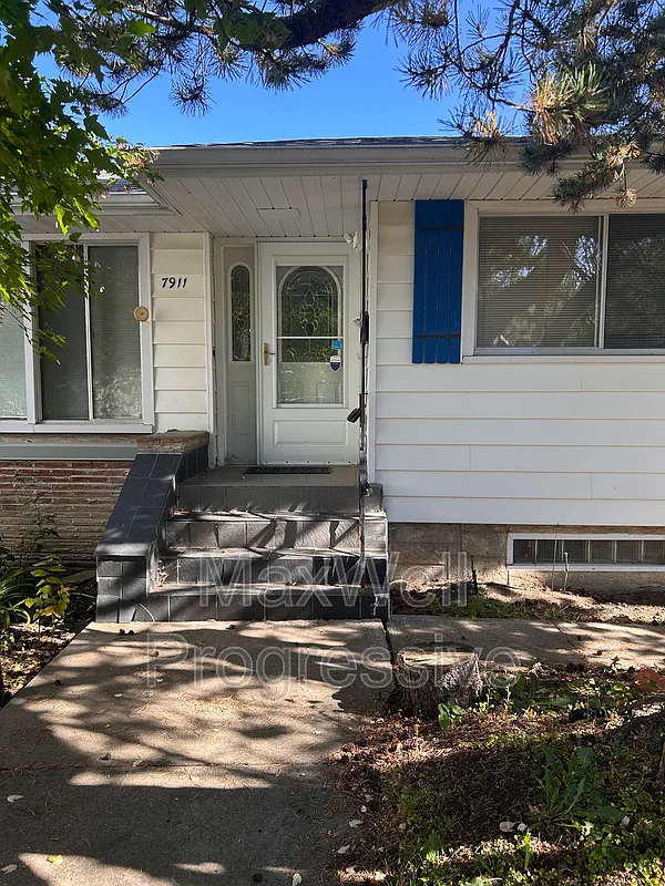 3 bed, 2.0 bath, 1464 sqft, $2,000 — Photo 1