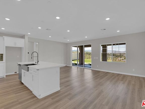 4th image of 23755 Orange Blossom Dr