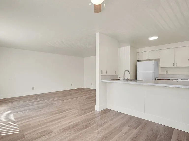 Garden Court Apts. — Photo 7