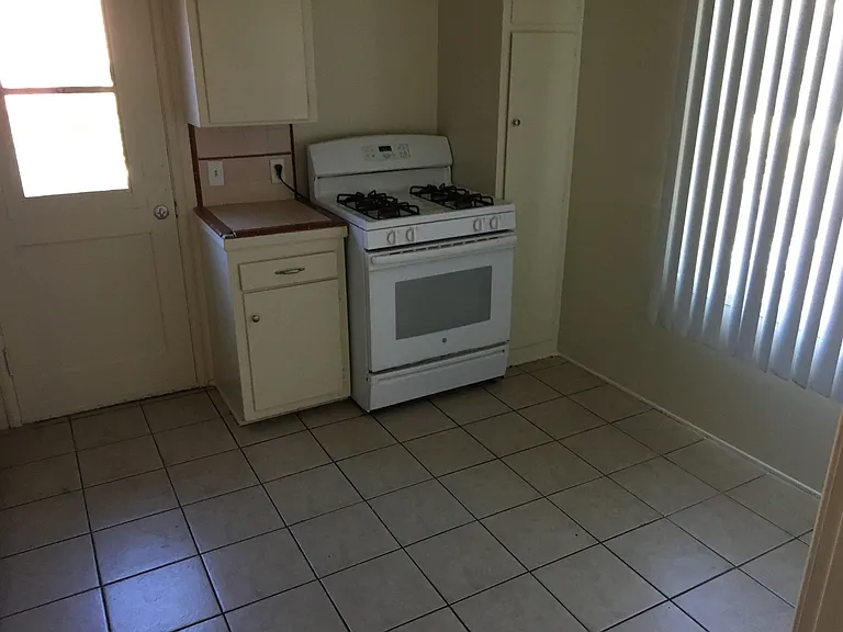 Long Beach 827-835 Pacific — Photo 4