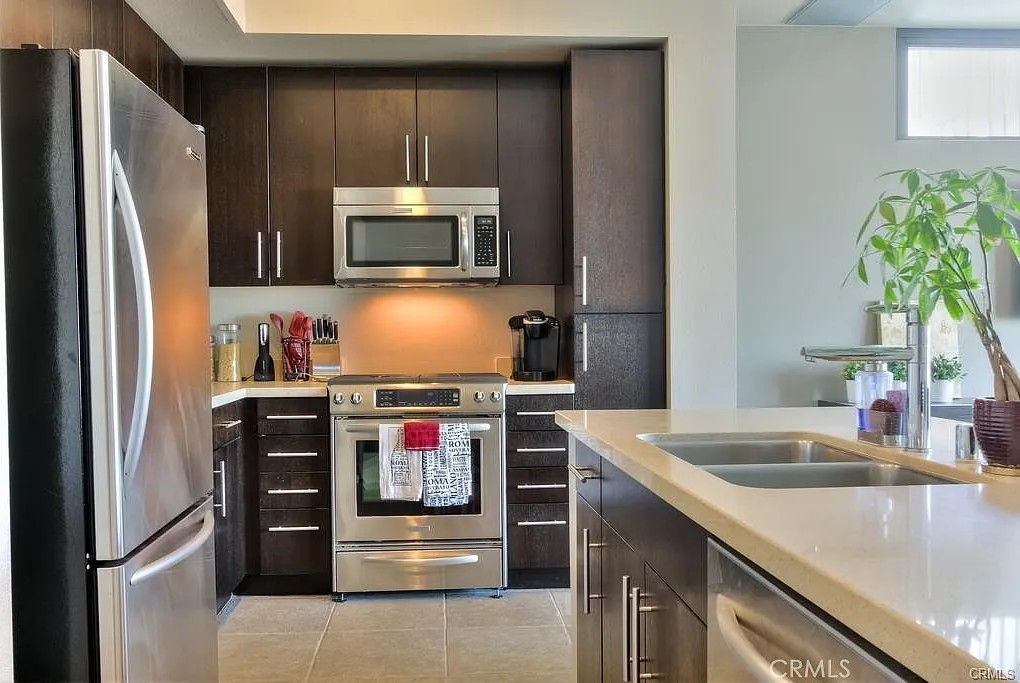 1 bed, 920 sqft, $3,000 — Photo 3