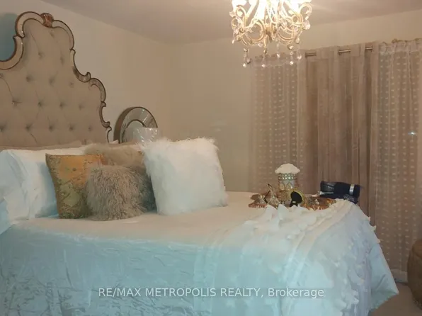 2757 William Jackson Dr, Pickering, ON