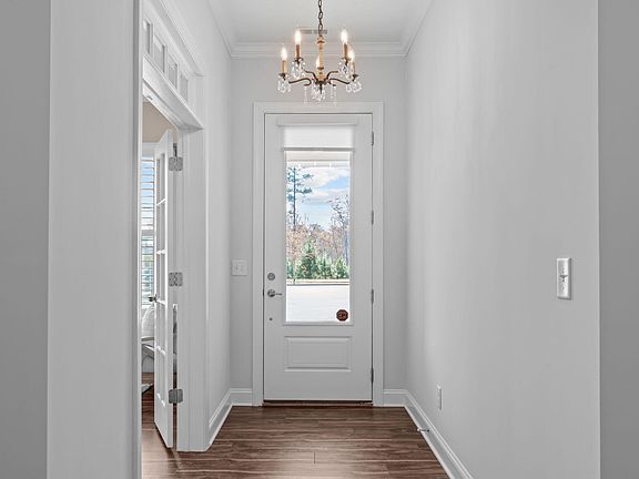 5th image of 616 Middleton Pl