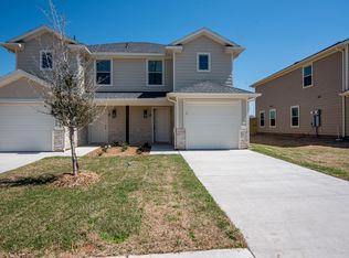 1520 Kennedy St #B, Bonham, TX 75418