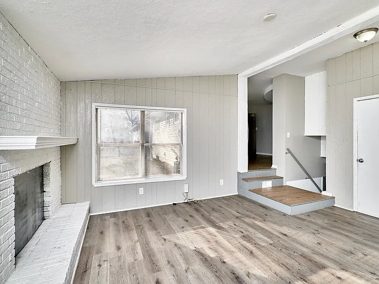 495 Versailles Dr — Photo 11
