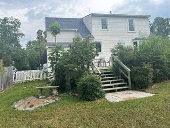 5th image of 102 Taylor St