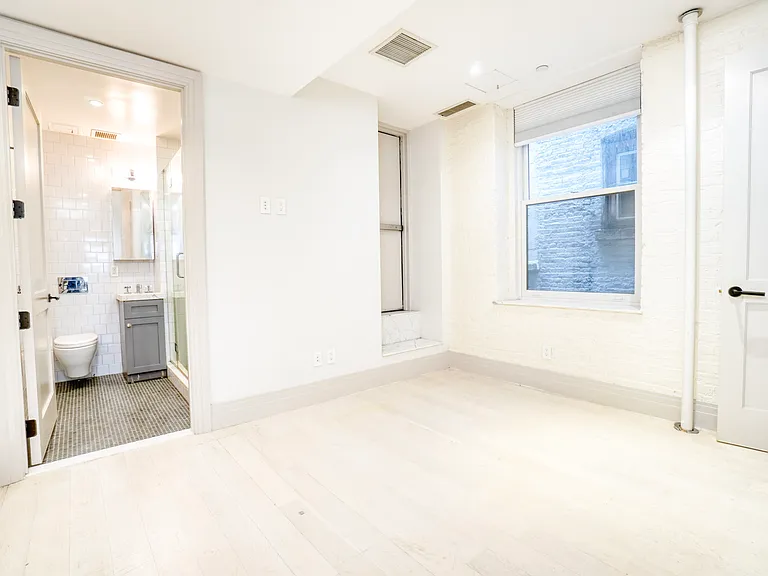43 W 27th St #5F — Photo 5
