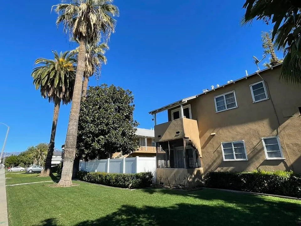 915 W Shorb St — Photo 3