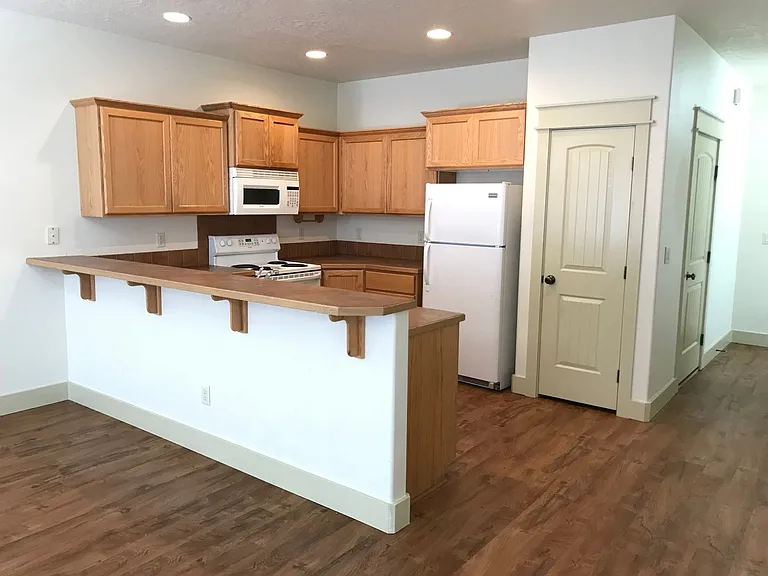 2131 S Amy Ave — Photo 3