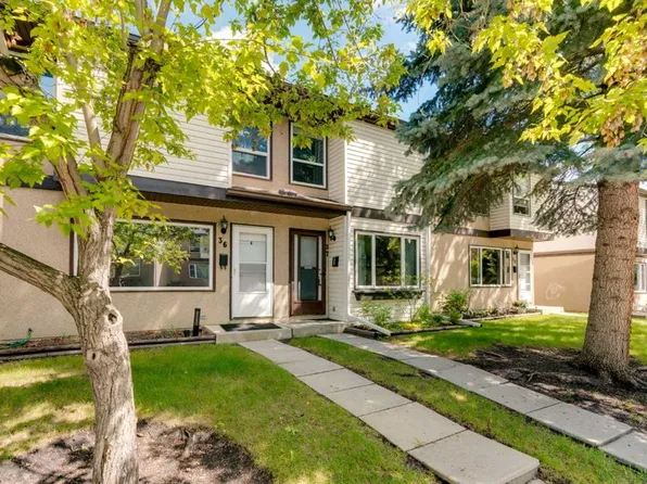 630 Sabrina Rd SW #37, Calgary, AB T2W 2N7