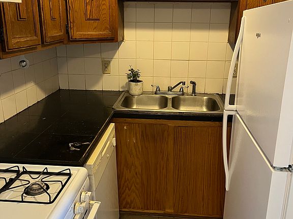 5th image of 27 Gillen Ave APT 103A