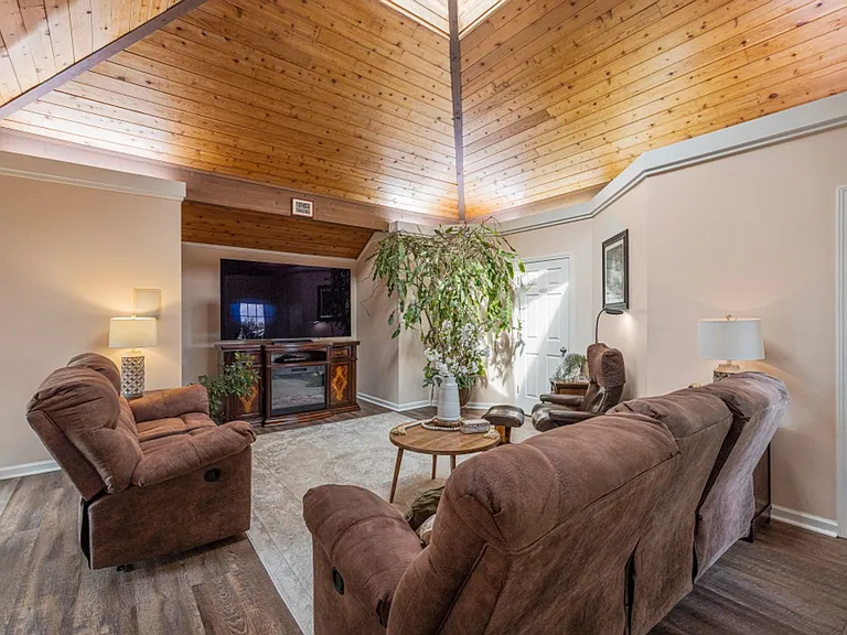 525 Mesa St — Photo 15