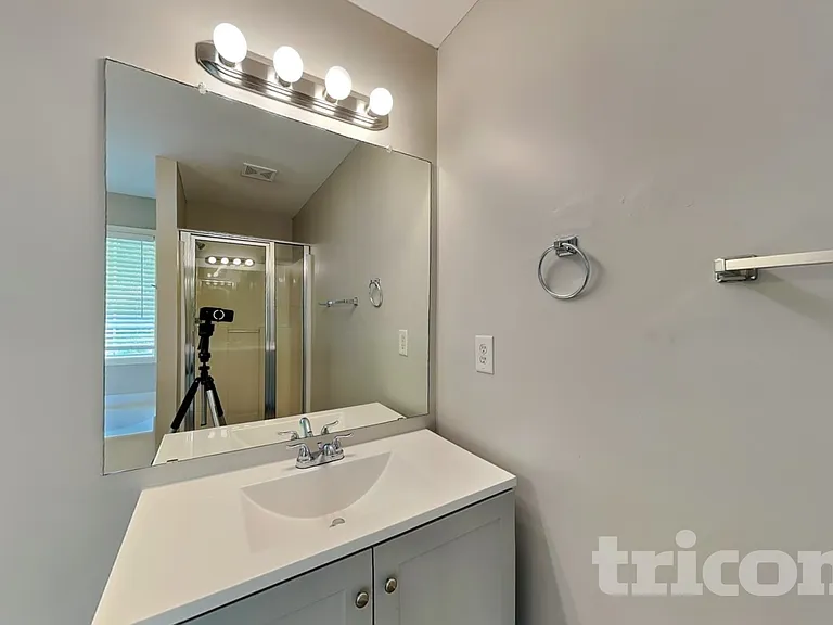 1219 Falls Creek Ct — Photo 11