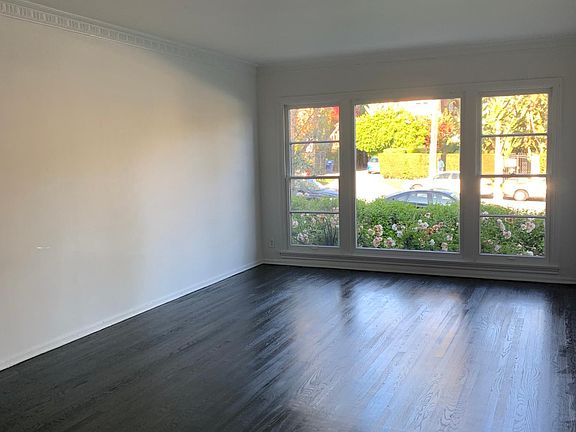 5th image of 2269 N Beachwood Dr #100