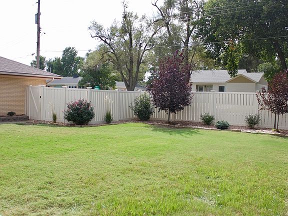 5th image of 239 Cambridge Dr