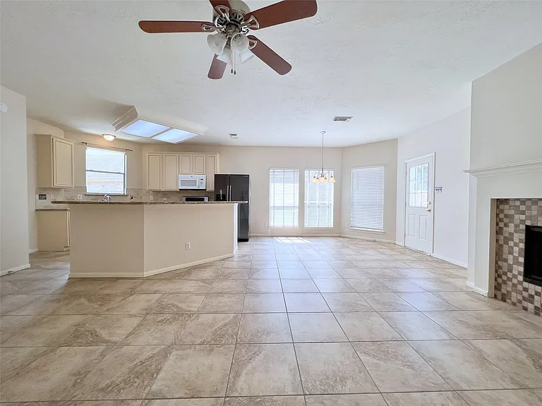 4723 Silverlake Dr — Photo 8