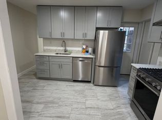 30-18 49th St #1R, Astoria, NY 11103