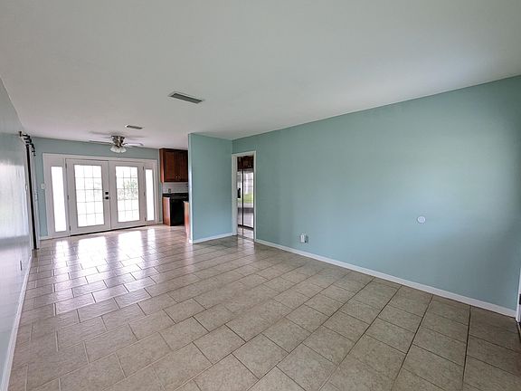 3rd image of 186 Coral Dr SW