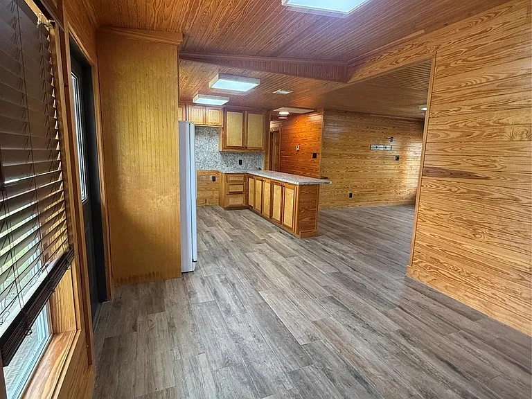 902 Hidden Valley Dr — Photo 16