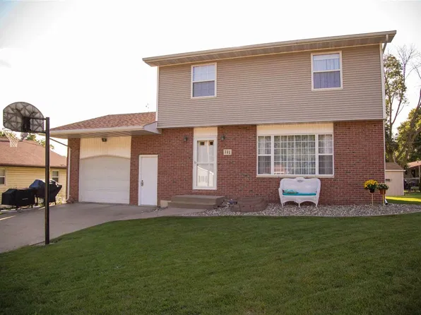 111 McDermott Ct, Epworth, IA 52045