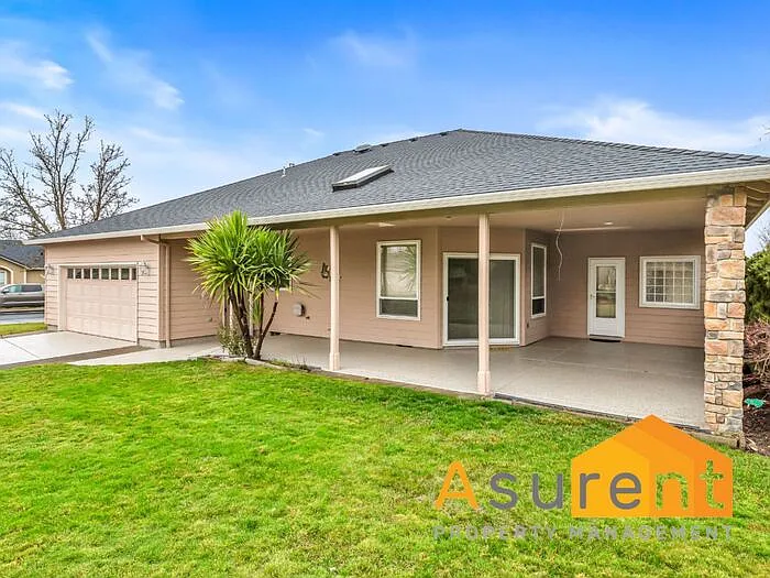 3 bed, 2.0 bath, 1945 sqft, $2,500 — Photo 4