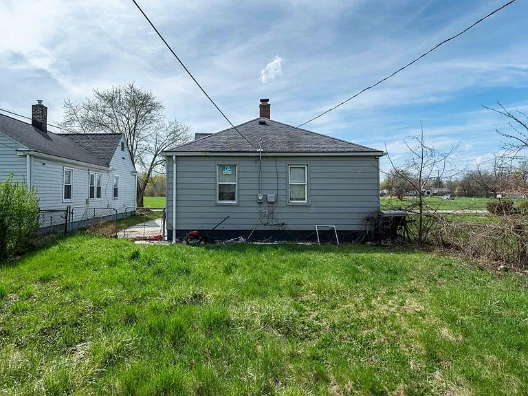 4049 Williams St — Photo 11