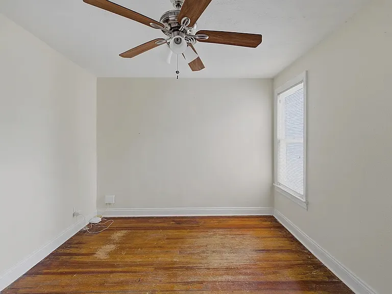 146 Lucille St — Photo 6