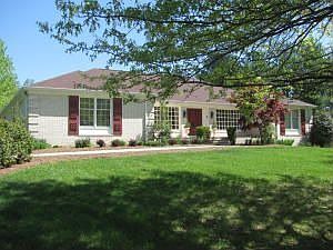 1st image of 928 Orchard Lake Dr