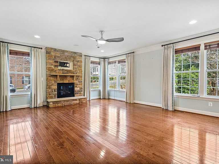 4561 Rona Pl — Photo 18