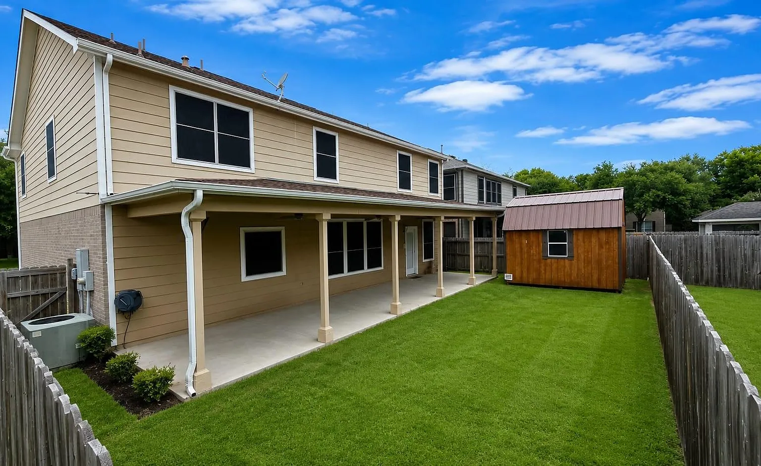 4 bed, 2.5 bath, 3400 sqft, $2,000 — Photo 1