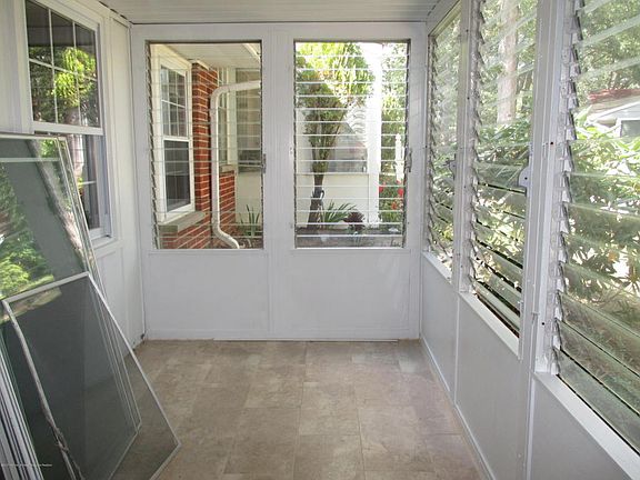 4th image of 36B Cambridge Ct #100B