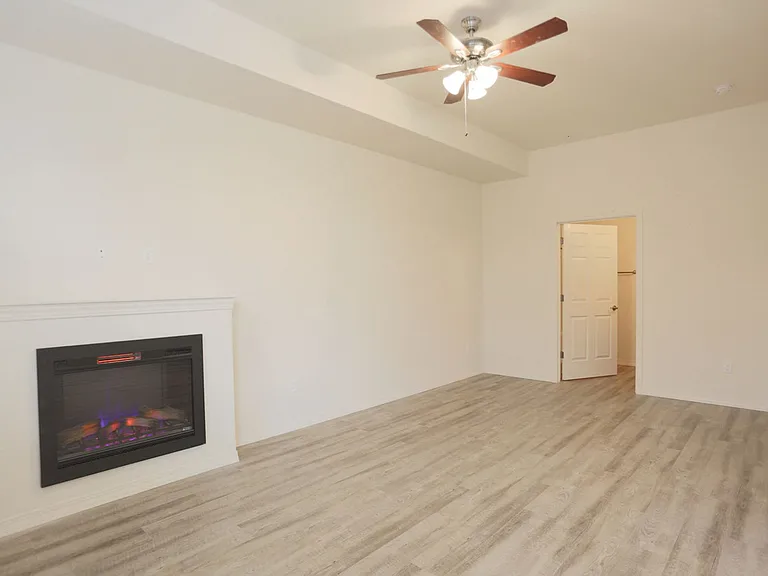 7180 N Leavitt Ave — Photo 4