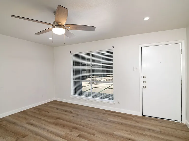 2722 Throckmorton St — Photo 18