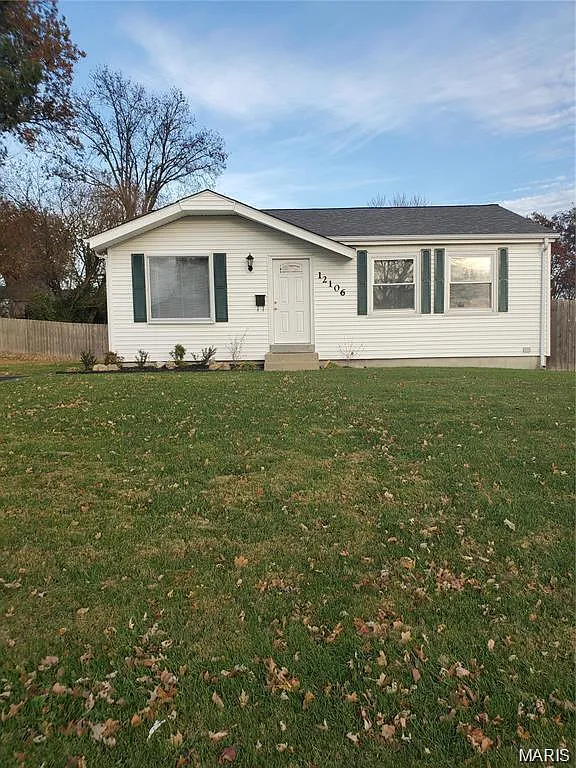 3 bed, 2.0 bath, 952 sqft, $1,900 — Photo 2