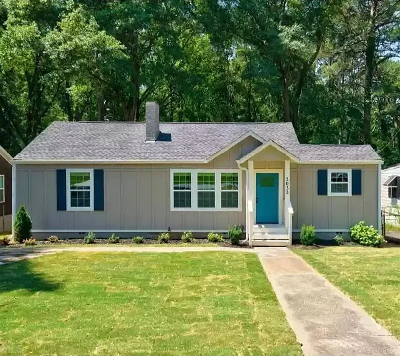 3 bed, 2.0 bath, 1247 sqft, $2,100 — Photo 1