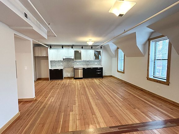 3rd image of 4600 S Ellis Ave #214