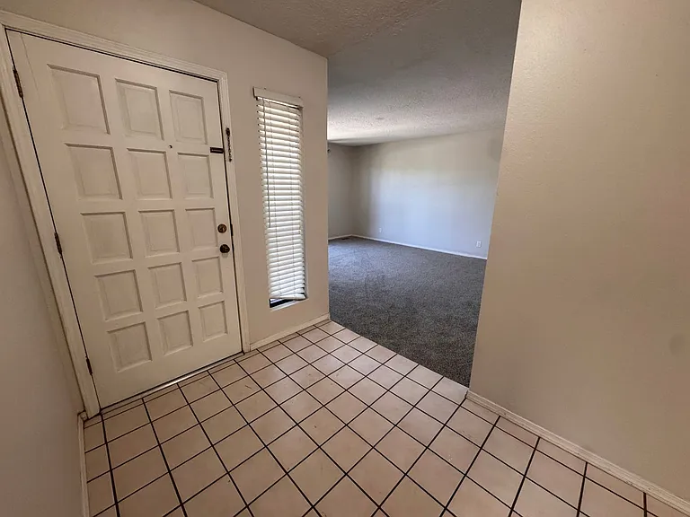 8902 Spain Rd NE — Photo 6