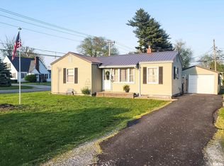 1122 Rider St, Flora, IL 62839