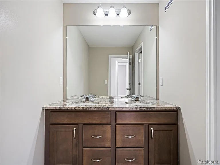 4021 Nottingham Cir — Photo 21