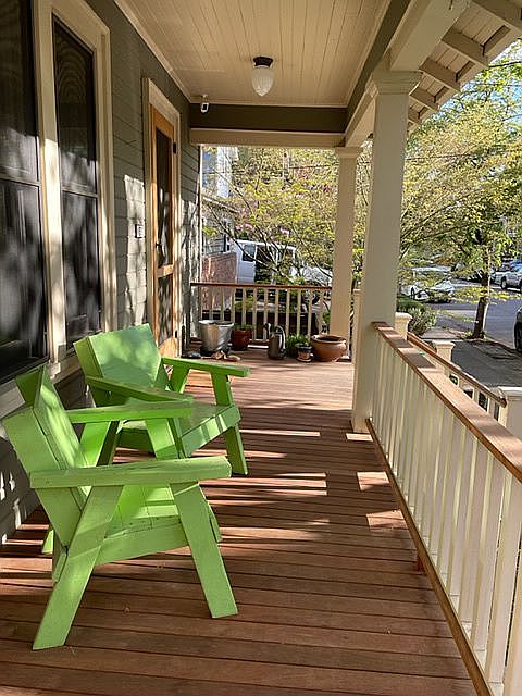 2nd image of 150 SE 30th Pl